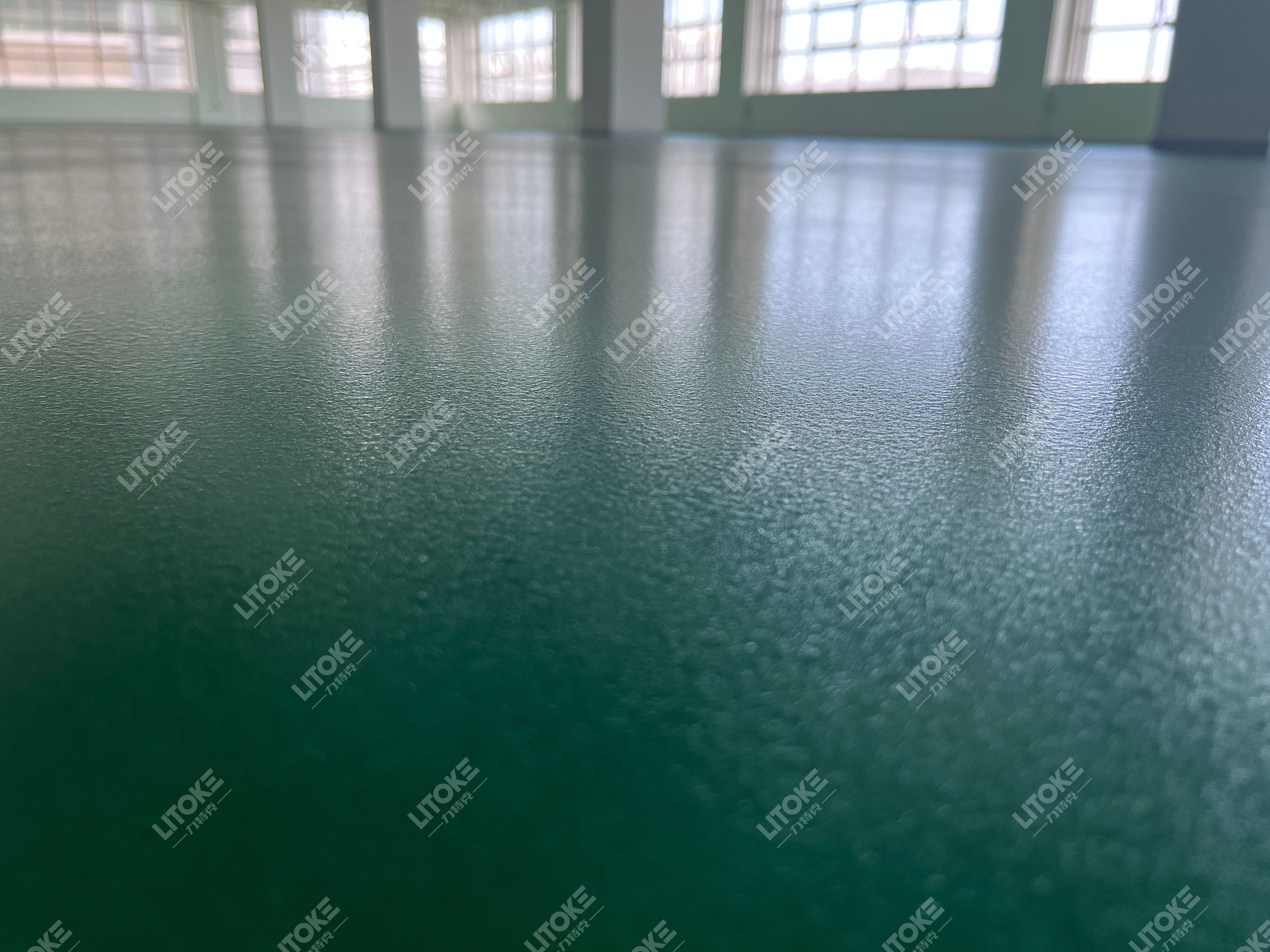 廠房舊環(huán)氧地坪漆起皮脫落如何翻新？